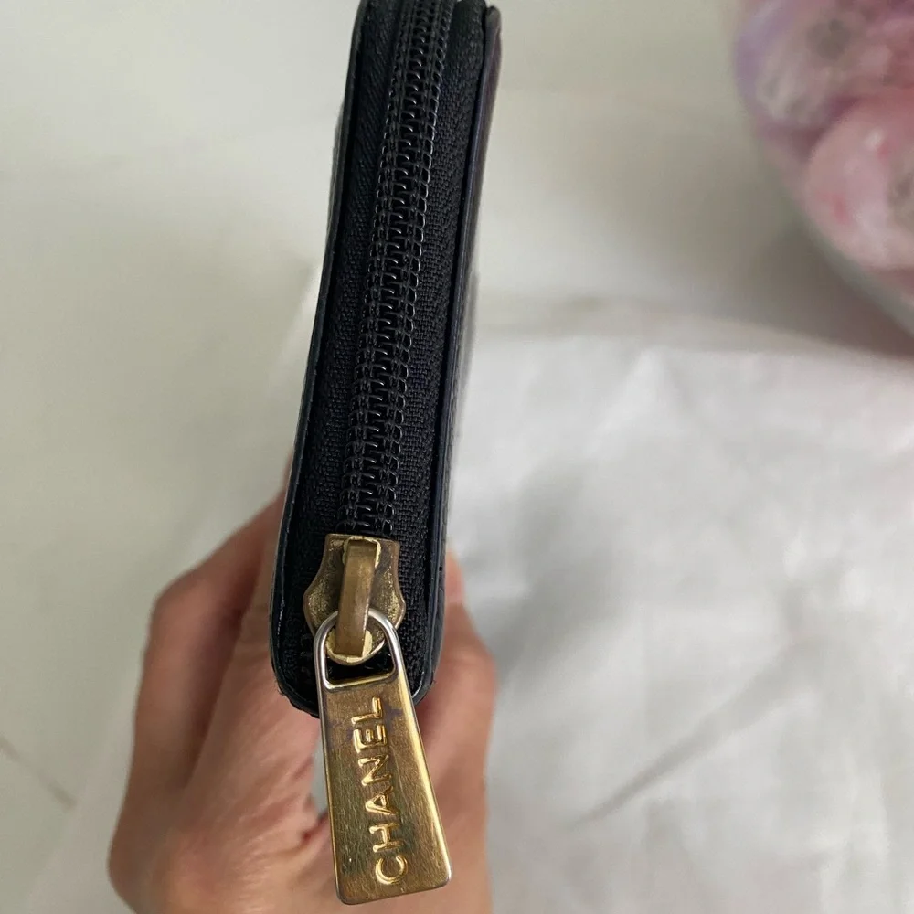 Chanel Black Caviar Leather Wallet with Iconic Logo - Picture 4 of 12